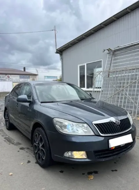 Хорошая комплектация 4 эсп, климат-контроль двухзонный, круиз-контроль, подогревы (сидений, стекол),... - фотография