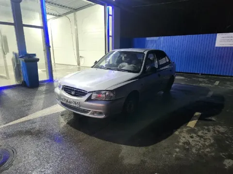 В продаже хендай акцент, комплектация mt1, по кузову на 3+ есть рыжики в силу возраста (не критично)... - фотография