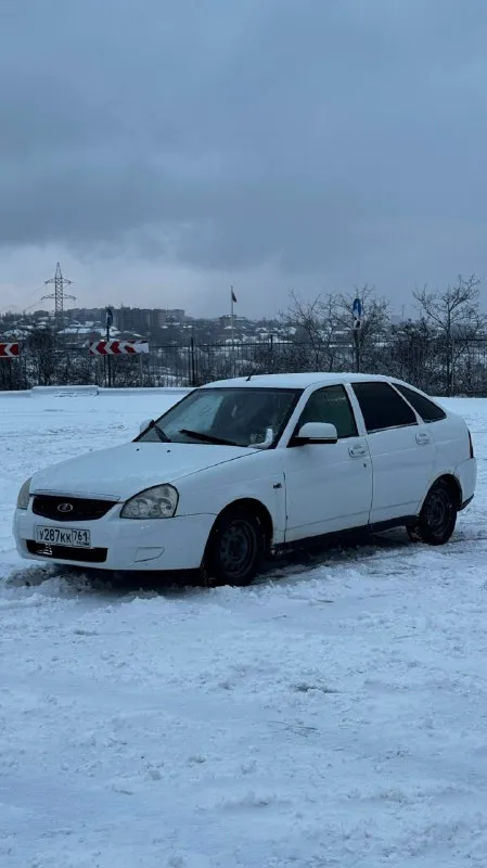 Продаю приору хечбек (2009г. ) мотор после капитального ремонта, сделано все что нужно! коробка такж... - фотография