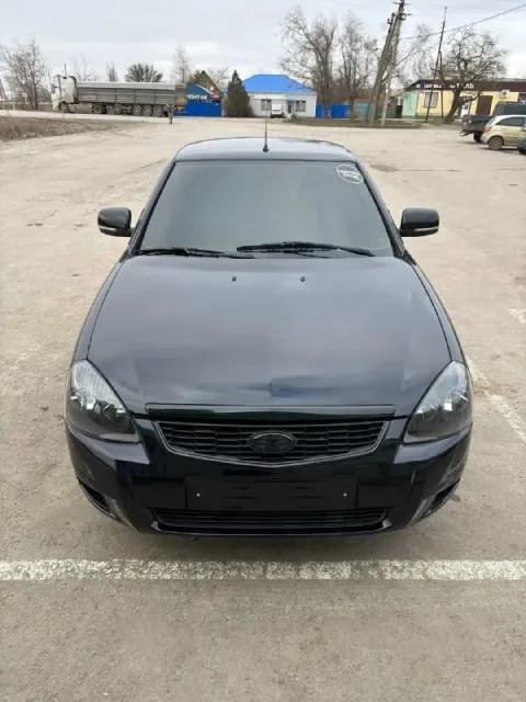 Приора 1 11 год люкс 2 владельца кондиционер работает печка греет, масло не есть. стоит планшет всё... - фотография