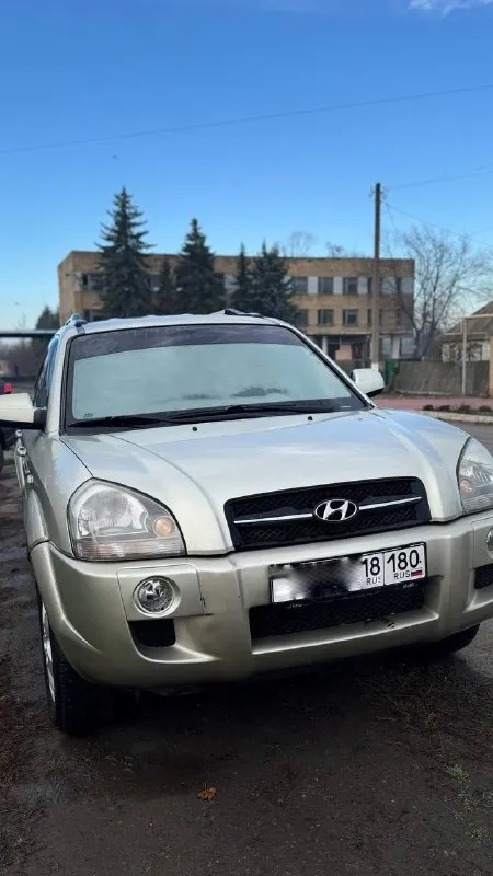Продажа hyundai tucson 2007г двигатель 2.0 бензин 4x4 механика. полный привод. подогрев зеркал, зоны... - фотография