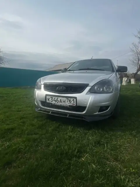 Продам приору 2011года люкс в хорошем состоянии. Есть не большие моменты по кузову(рыжики). Дно и по... - фотография
