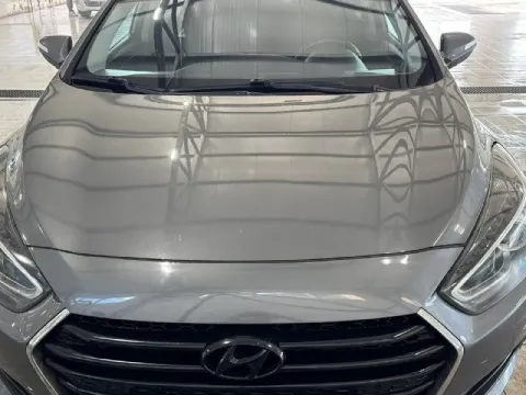Продам hyundai 140, 2015 г. 2.0л ат машина в хорошем состоянии 3 хозяева в такси прокат и т д. . не... - фотография