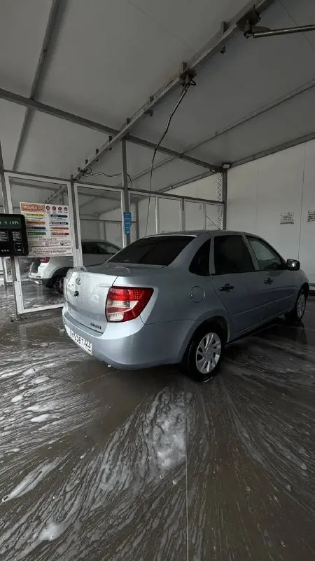 Продаю lada granta 1.6. автомат 16-ти клапанный двигатель. зеленая автотека, машина без обременений,... - фотография