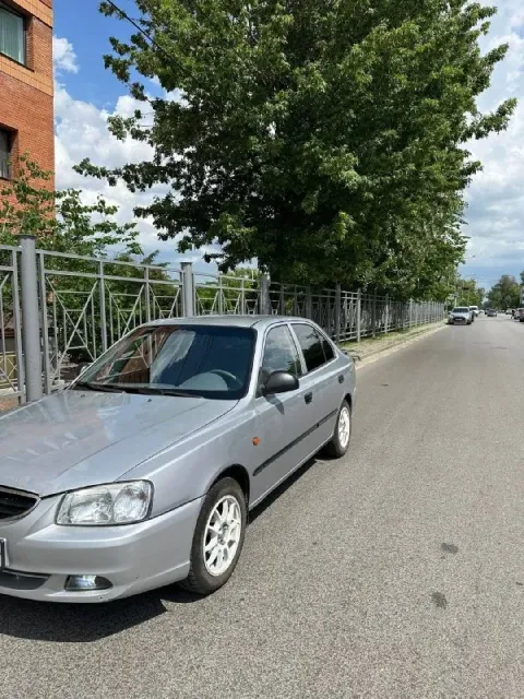 Продам hyundai accent 330.000р (торг) машина обслужена, стоит новое лобовое стекло, стоит новый комп... - фотография