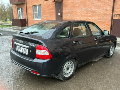 Продам приору 2008 года на полном ходу мотор шеснарь комплектация без кондера гур стеклоподъемники п... - фотография