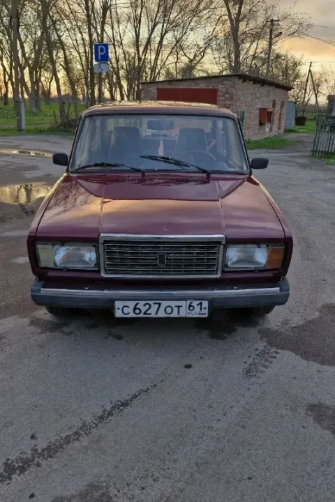 В продаже ваз 2107 год 2004, карбюратор мотор, ходовка в норме, не троит не дымит, едет уверенно куз... - фотография