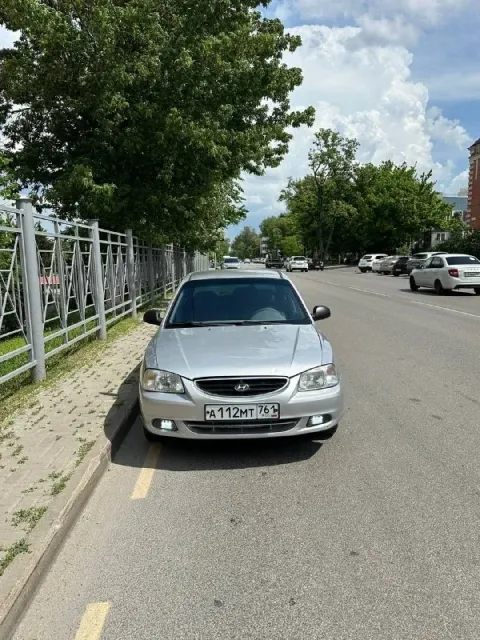 Продам hyundai accent 335.000р машина обслужена, стоит новое лобовое стекло, стоит новый компрессор... - фотография