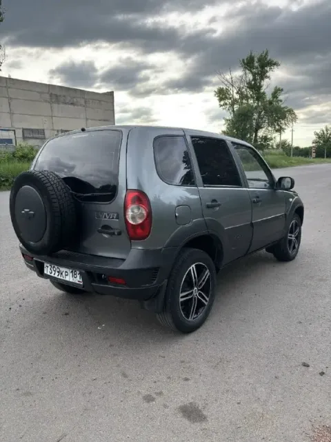 Продам niva chevrolet 2013г
Пробег 140 000
По кузову дно целое дыр нету
Двс не дымит масло не ест
Кп... - фотография