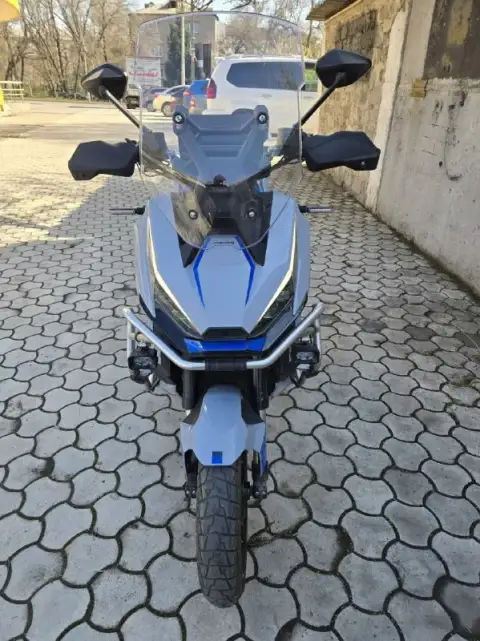 Продам макси скутер zontes 368 g. Скутер 2025 года выпуска. Приобретен в мотосалоне.368 куб. 39 л. С... - фотография