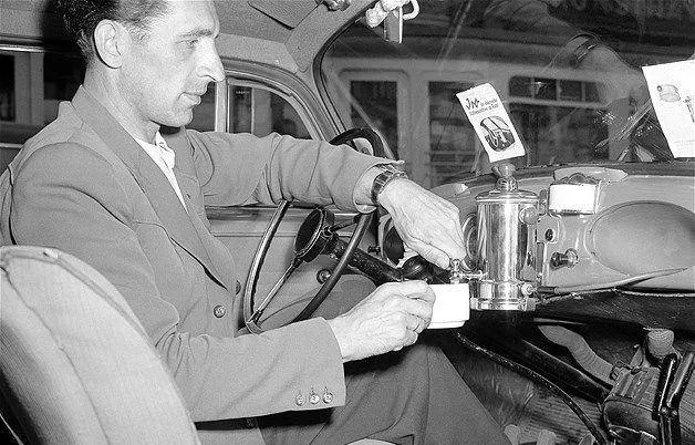 В 1959 году volkswagen предлагал кофеварку как доп. Опцию 🧐

Потому что уже тогда понимали — важны не только колёса и мотор, а в том числе и эмоции за рулём

Сегодня кофеварку мы не обещаем, зато честно продаём авто с пробегом: с прозрачной историей и с нормальным человеческим подходом 🤝🏻

Вы бы что установили в салон? Самый бодрый вариант нарисуем. Ну очень интересно :) - фотография - 2