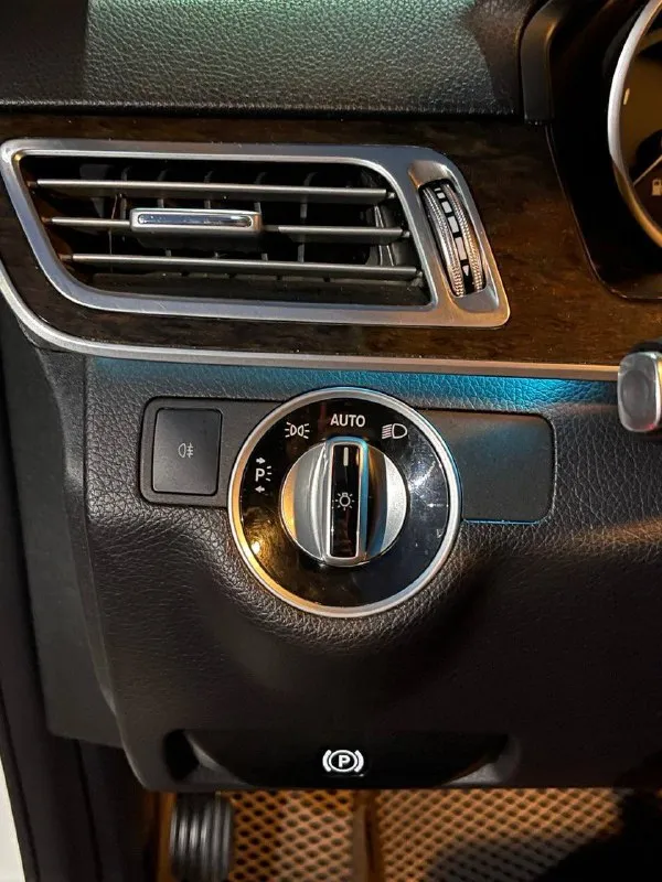 🚗Марка модель:mercedes-benz e-класс
🗓️Год выпуска: 2014 г.
💵Цена: 1650000 р.
🕹️Кпп: автомат 7 ступенчатая.
🛢️Объём: 2.0
⛽Тип двигателя: бензин
🏃🏻♂️Пробег: 243 000
🏙️Город: шахты
☎️Телефон: 89185769674
Автомобиль в отличном состоянии. Не требует никаких вложений.
После детейлинг процедур.
Сделано крупное то с заменой всех жидкостей.
Полностью обслужена.
Очень хорошая комплектация. Elegance особая серия. Работает абсолютно все.
Оригинальный, подтвержденный пробег, продажа от собственника. - фотография - 10