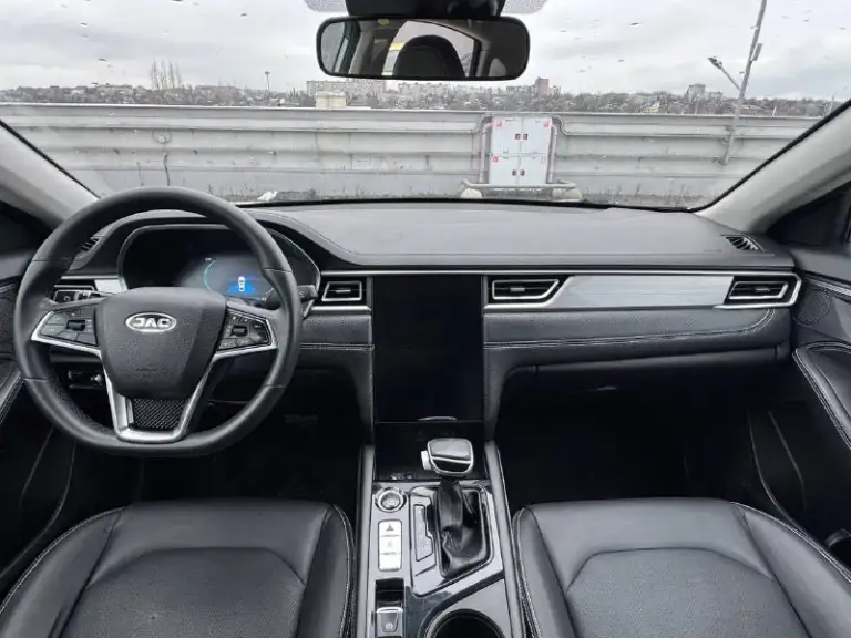 🏁В продаже jac j7

Год выпуска: 2023
Пробег на табло: 90 000 км
Птс: электронный, юр. Чистый
Двигатель: 1.5 бензин
Трансмиссия: cvt

Vin: mx1j7aggxpk047354
Цена: 1 020 000
Новая цена: 990 000 руб.

📞 + 7 (928) 113-61-61

Адрес: г. Ростов-на-дону,
Тц «сиверс», пр. Сиверса, 23 – как нас найти
Ежедневно с 10:00 до 20:00

Способы оплаты:
— Наличные;
— Кредит (20 банков);
— Безнал без ндс;
— Обмен на ваш авто.

Больше подробностей об авто и способах оплаты узнавайте у менеджера @autozaorndbot
_______________

Смотрите все авто в наличии – https://autozao. Ru/

🗺️ Присоединяйтесь к авто зао в других городах:

— Москва
— Краснодар
— Екатеринбург - фотография - 5