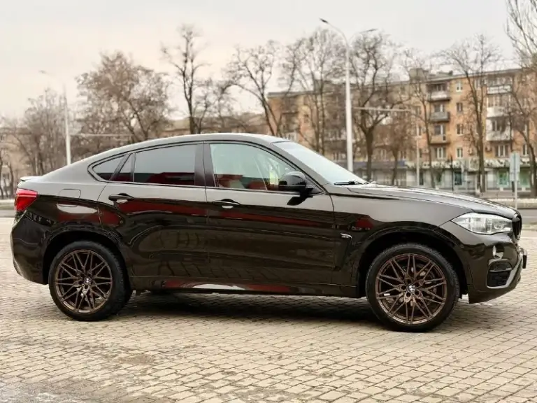 ✨ Bmw x6 (f16)

⭐️ Ключевые особенности:
- ✅ Год выпуска: 2017
- 🏎 Тип кузова: кросс-купе
- ⚙️ Двигатель: 3.0-литровый бензин, 306 л. С.
- 📊 Расход топлива: 9.5 л/100 км (город)
- 💨 Трансмиссия: 8-ступенчатый автомат

🔥 Премиальные опции:
- 🎧 Звук от harman kardon
- 🔦 Адаптивные фары
- 🍃 Открытие багажника ногой
- 🌡 Керамическая полировка кузова
В родном окрасе 💯%
🤝 Преимущества:
- 🟢 Юридически чистый
- 🚗 Полностью проверен
- 🩴 Возможен обмен, продажа в кредит

💰 Стоимость: 3 450 000 руб. (торг возможен)

☎️ Контакты:
- 📞 +7 (949) 910-02-20, +7 (909) 408-88-98
- 📱 Telegram, whatsapp
- Местоположение: донецк - фотография - 5