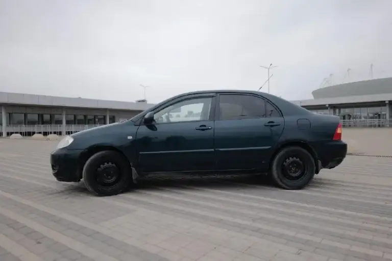 Продаётся надёжный и проверенный временем автомобиль toyota corolla 2005 года.
Авто в хорошем техническом состоянии, с экономичным и неприхотливым двигателем объёмом 1.6 литра.
По птс 3 владельца, по факту 2.
Механическая коробка передач.
Машина славится своей выносливостью, простотой в обслуживании и доступностью запчастей.
Салон ухоженный, никогда не курили.
Кузов в достойном состоянии для своих лет, требуется полировка. Автомобиль своевременно обслуживался, то 1000 км назад: замена масла, фильтров.
Зимняя резина в комплекте.
Готов к эксплуатации без дополнительных вложений.
Экономичный расход топлива, комфортная подвеска и легендарное японское качество.
Звоните или пишите — с радостью отвечу на все вопросы и договоримся о просмотре!
Город ростов
Контакты @neacident - фотография - 3