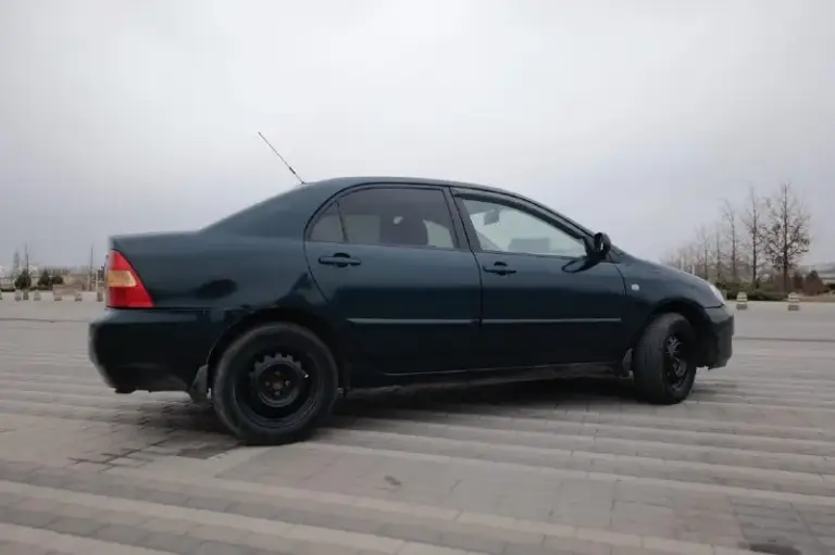 Продаётся надёжный и проверенный временем автомобиль toyota corolla 2005 года.
Авто в хорошем техническом состоянии, с экономичным и неприхотливым двигателем объёмом 1.6 литра.
По птс 3 владельца, по факту 2.
Механическая коробка передач.
Машина славится своей выносливостью, простотой в обслуживании и доступностью запчастей.
Салон ухоженный, никогда не курили.
Кузов в достойном состоянии для своих лет, требуется полировка. Автомобиль своевременно обслуживался, то 1000 км назад: замена масла, фильтров.
Зимняя резина в комплекте.
Готов к эксплуатации без дополнительных вложений.
Экономичный расход топлива, комфортная подвеска и легендарное японское качество.
Звоните или пишите — с радостью отвечу на все вопросы и договоримся о просмотре!
Город ростов
Контакты @neacident - фотография - 6