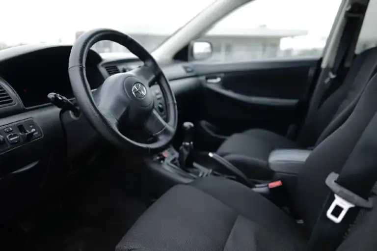 Продаётся надёжный и проверенный временем автомобиль toyota corolla 2005 года.
Авто в хорошем техническом состоянии, с экономичным и неприхотливым двигателем объёмом 1.6 литра.
По птс 3 владельца, по факту 2.
Механическая коробка передач.
Машина славится своей выносливостью, простотой в обслуживании и доступностью запчастей.
Салон ухоженный, никогда не курили.
Кузов в достойном состоянии для своих лет, требуется полировка. Автомобиль своевременно обслуживался, то 1000 км назад: замена масла, фильтров.
Зимняя резина в комплекте.
Готов к эксплуатации без дополнительных вложений.
Экономичный расход топлива, комфортная подвеска и легендарное японское качество.
Звоните или пишите — с радостью отвечу на все вопросы и договоримся о просмотре!
Город ростов
Контакты @neacident - фотография - 8