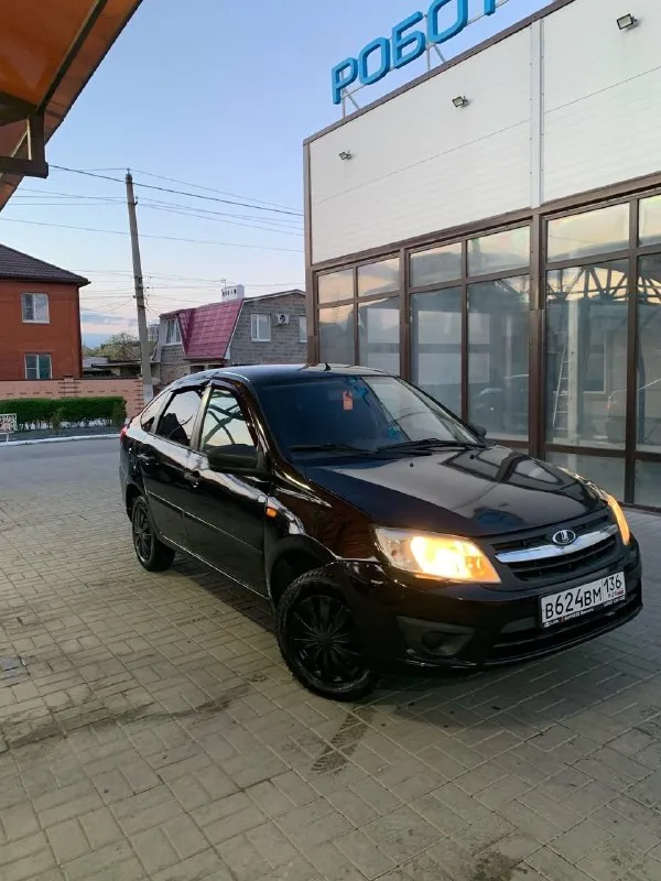 Продаю lada granta, 2014 год, лифтбек.

Машина в хорошем состоянии: садись и езжай. Ничего вкладывать не надо. Кузов целый, дно и стаканы живые, ржавчины нет. Техника идеально, каждый день на ходу, никаких проблем. Пробег настоящий, в такси не была.

Всё работает: электроусилитель руля, стеклоподъёмники, обогревы. Документы чистые. Могу сходить с вами в мрэо при оформлении.

Могу обменять на авто подешевле — ваша доплата. Или оформим в кредит.

-Цена: 295 тыс. ₽.
Осмотр: ростов, батайск. Возможна доставка по договорённости.
Пишите в личные сообщения или звоните:
Эдуард: +7 906 181-92-15
Дмитрий: +7 903 488-68-38

Vk. Ru/eduard. Kucherov - фотография - 3