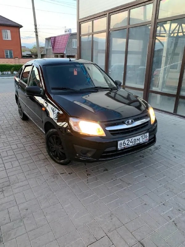 Продаю lada granta, 2014 год, лифтбек.

Машина в хорошем состоянии: садись и езжай. Ничего вкладывать не надо. Кузов целый, дно и стаканы живые, ржавчины нет. Техника идеально, каждый день на ходу, никаких проблем. Пробег настоящий, в такси не была.

Всё работает: электроусилитель руля, стеклоподъёмники, обогревы. Документы чистые. Могу сходить с вами в мрэо при оформлении.

Могу обменять на авто подешевле — ваша доплата. Или оформим в кредит.

-Цена: 295 тыс. ₽.
Осмотр: ростов, батайск. Возможна доставка по договорённости.
Пишите в личные сообщения или звоните:
Эдуард: +7 906 181-92-15
Дмитрий: +7 903 488-68-38

Vk. Ru/eduard. Kucherov - фотография - 4