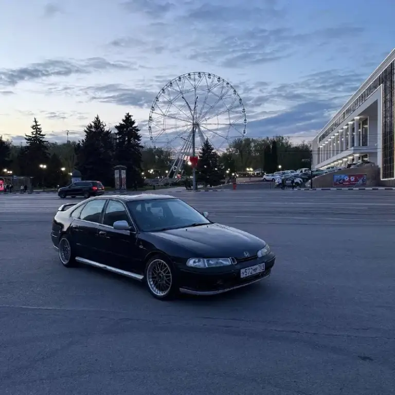 Honda accord 5 cc7 1994г
Мотор 2.0-131лс
Коробка-мкпп 5ст
Привод-передний
Пробег 300000
Электростеклоподъемники в круг
Диски оригинальные work ewing smash
Г. Ростов-на-дону
89525770327
Подробнее:
Мотор контрактный, работает ровно без нареканий, коробка переключается спокойно без пинков и хрустов. Передняя ходовка почти вся перебрана(верхние шаровые, рулевые тяги и наконечники), остальное в хорошем состоянии. Переварена гофра, заменены прокладки и стоит банка hks, очень приятный басистый звук. Установлен дистанционный центральный замок, установлены мощные лед лампы на ближний свет и 2 этажа фсо на дальний, так же стоят двух-режимные туманки(белый и желтый свет). Люк работает во всех положениях, не течет. Перешитый потолок и дверные карты, сидения салона оригинальные в отличном состоянии. Шумлены потолок, двери, пол, багажник. Есть запаска. Стоит зеркало с камерой заднего и переднего вида. По музыке магнитола aura процессорная, фронт пара 16 динамиков, зад пара овалов на подиуме(тоже перешитый) - фотография - 1
