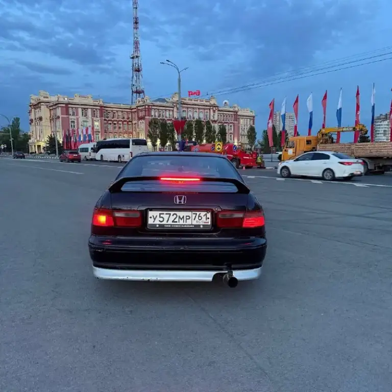 Honda accord 5 cc7 1994г
Мотор 2.0-131лс
Коробка-мкпп 5ст
Привод-передний
Пробег 300000
Электростеклоподъемники в круг
Диски оригинальные work ewing smash
Г. Ростов-на-дону
89525770327
Подробнее:
Мотор контрактный, работает ровно без нареканий, коробка переключается спокойно без пинков и хрустов. Передняя ходовка почти вся перебрана(верхние шаровые, рулевые тяги и наконечники), остальное в хорошем состоянии. Переварена гофра, заменены прокладки и стоит банка hks, очень приятный басистый звук. Установлен дистанционный центральный замок, установлены мощные лед лампы на ближний свет и 2 этажа фсо на дальний, так же стоят двух-режимные туманки(белый и желтый свет). Люк работает во всех положениях, не течет. Перешитый потолок и дверные карты, сидения салона оригинальные в отличном состоянии. Шумлены потолок, двери, пол, багажник. Есть запаска. Стоит зеркало с камерой заднего и переднего вида. По музыке магнитола aura процессорная, фронт пара 16 динамиков, зад пара овалов на подиуме(тоже перешитый) - фотография - 2