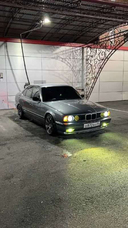 Продаю 680 т или обмен 89626440603
Bmw e34 двигатель в идеальном состоянии м50б25 94 год
Рестайлинг
- В техническом плане все отлично по электрике работает можно сказать абсолютно все.
- Начиная с системы охлаждения и до заднего редуктора всё обслужено. Заменена "трасса" кондиционера вплоть до радиатора, (также ремень вместе с натяжителем) заправлен. Кондей "арктика" печка "ташкент"
- Радиатор от m60 с вентиляторами от нивы,
Расширительный бачок стоит отдельно не надо воздух гонять), стоит перемычка на горячую и холодную. Ремень, натяжитель, ролики всё заменено-. Есть газ(полностью обслужен). Сцепление двухмассовая коробка гетраг 220 (контрактная) на кардане две крестовины, подвесное, мягкое соединение и балансировка сделаны. - фотография - 2