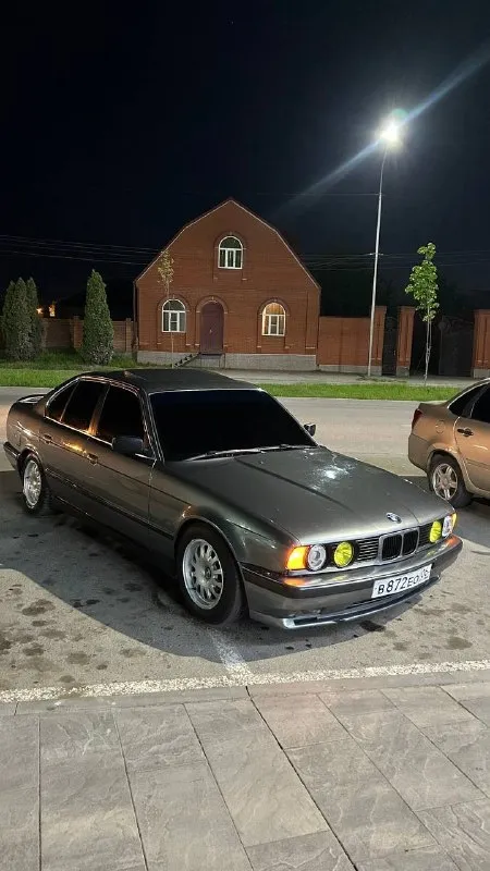 Продаю 680 т или обмен 89626440603
Bmw e34 двигатель в идеальном состоянии м50б25 94 год
Рестайлинг
- В техническом плане все отлично по электрике работает можно сказать абсолютно все.
- Начиная с системы охлаждения и до заднего редуктора всё обслужено. Заменена "трасса" кондиционера вплоть до радиатора, (также ремень вместе с натяжителем) заправлен. Кондей "арктика" печка "ташкент"
- Радиатор от m60 с вентиляторами от нивы,
Расширительный бачок стоит отдельно не надо воздух гонять), стоит перемычка на горячую и холодную. Ремень, натяжитель, ролики всё заменено-. Есть газ(полностью обслужен). Сцепление двухмассовая коробка гетраг 220 (контрактная) на кардане две крестовины, подвесное, мягкое соединение и балансировка сделаны. - фотография - 5