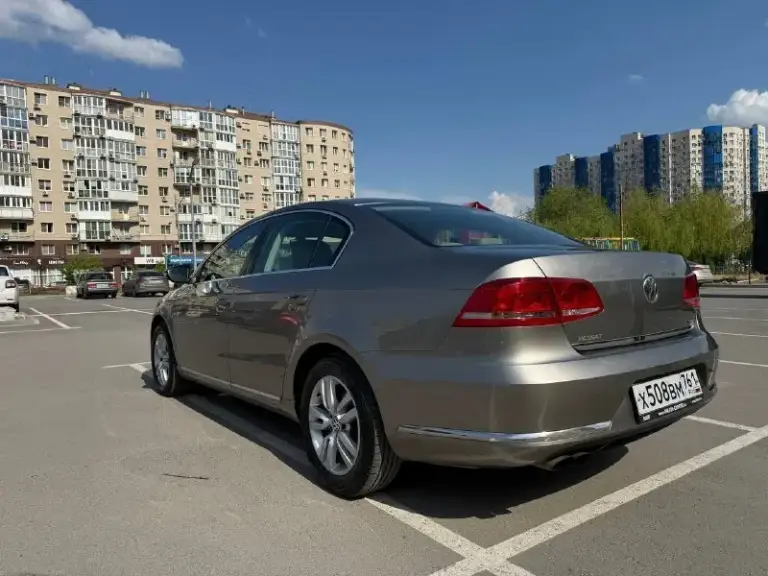 Volkswagen passat b7 2012 1.8 6-ти ступенчатая механика. Автомобиль в достойном состоянии, приобретался на пробеге 177 тыс. Км. , с июля 2022 года в одной семье, в дтп не участвовал, расчетов страховой не производилось, оригинальный птс. С момента покупки обслуживается у одного механика, понимающего в автомобилях vag группы, замена масла каждые 8,000 км. (liqui moly leichtlauf hc7 5w-40), масло не ест, посторонних звуков по ходовой нет, бензин исключительно 95 (в основном лукойл экто) на пробеге 218 тыс. Км. Произведен капитальный ремонт двигателя (с расточкой блока/головки, заменой поршневой группы, вкладышей, клапанов с направляющими и много другого, подробнее по телефону), заменен комплект сцепления (ставился оригинал - luk). Из последнего - заменена помпа (в сборе с корпусом), полностью заменен антифриз, установлен маслоотделитель следующего поколения. Состояние кузова на фото (присутствуют сколы лкп на кузовных элементах автомобиля, сквозных коррозий нет)
+79515017852 Евгений - фотография - 4