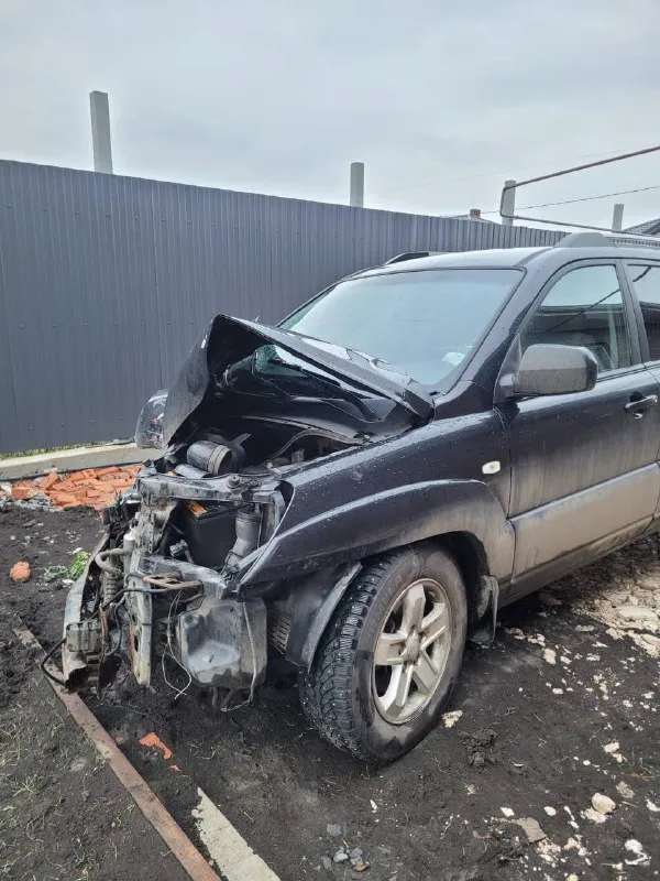 Kia sportage ii рестайлинг 2009 г. ,
Акпп,
После дтп, под восстановление или разбор.
Полный привод 4wd.
Пробег — 300 000 км.
Автомобиль попал в дтп — сильные повреждения передней части.
Машина не на ходу, требуется восстановление.
🔧 Состояние:
Повреждена передняя часть кузова.
Сработали передние подушки безопасности.
Двигатель и кпп визуально целы, блок и корпус не разрушены.
Двигатель не ушёл в салон.
Крыша, стойки, задняя часть — без повреждений.
Салон в целом сохранён.
🚗 Подойдёт:
Под восстановление
Под разбор
На донор агрегатов.
📄 Документы в порядке, без ограничений.
Продажа без ремонта, в состоянии как есть.
Осмотр по договорённости.
💵 Цена 270 000
📞 +7 981 945 50 91 - фотография - 3