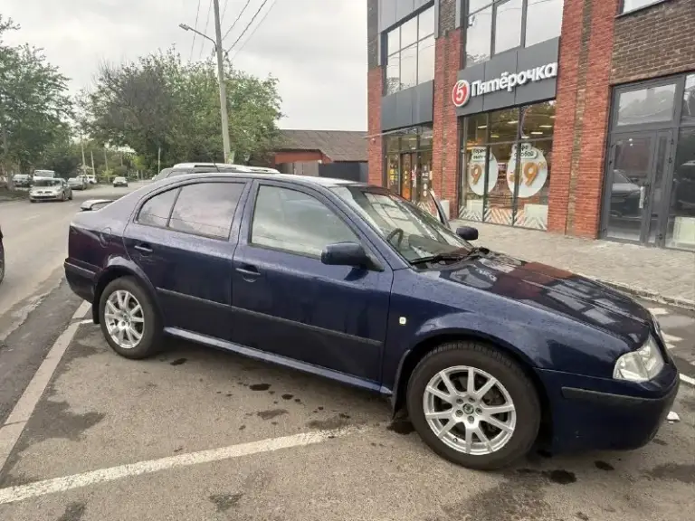 Продаю личный автомобиль skoda octavia tour 1.8t 150л. С. 2004 г. В. , механика, пробег 278к. Машина для своих лет в отличном состоянии, каждый день в эксплуатации, ставил только качественные запчасти, много чего поменял. Авто владею три года. Мотор, коробка, турбина без нареканий, лил liqui moly 5w30, турбина раздувается отлично. Год назад поставил хороший свет, bi-led модули, стоит хороший газ евро-4 в полностью рабочем состоянии, вписан. Установлена неплохая музыка. Машина частично зашумлена. 10000 назад полностью перебирался генератор, поставил запчасти от valeo. 5000 назад установил новый комплект грм. Новая летняя резина pirelli, диски r16. По комплектации: климат контроль, обогрев боковых зеркал, обогрев заднего стекла, 4 электро стеклоподъемника, электро регулировка боковых зеркал, abs, кондиционер заправлен, работает замечательн +79895274608. Территориально г. Ростов-на-дону. - фотография - 4