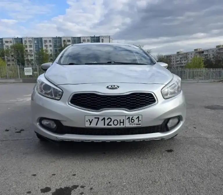 Продается надежный и комфортный автомобиль kia ceed, год выпуска 2012,пробег 239000-преимущественно трассовый, я второй хозяин, владею авто с 2014 года, птс оригинал, без штрафов и запретов, комплектация comfort- есть все для комфортной эксплуатации, много полезных и приятных опций-поворотный свет, подогрев руля и т. Д. Кондиционер обслужен и заправлен, холодит отлично, акпп передачи переключает плавно без рывков, меняю масло в коробке частичным методом каждые 30000км - масло zic, двс обслужен, работает тихо, без посторонних звуков, замена масла каждые 8000км, масло zic 5w30.подвеска обслужена, проблем с ней не имеется, на пробеге 210000 км была произведена замена рулевой рейк. Новый акб. Есть крашенные элементы- передний бампер, переднее крыло, капот -но без криминала-безопасность на месте, геометрия не нарушена, в комплекте зимняя резина formula, покупалась новой в 2024 году. Цена 870 тысяч рублей, торг уместен, продаю в связи с покупкой другого авто. Телефон для связи 89298195182, михаил - фотография - 3