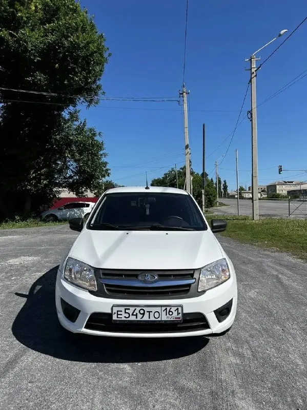 Lada granta 2018 года — надёжный и неприхотливый автомобиль! 🚗
Продаю свою lada granta — машина проверена временем и дорогами, не подведёт ни в городе, ни в дальнейпоездке. Отличный вариант для тех, кто ищет авто без лишних хлопот: сел и поехал!
Что особенно радует в этой машине: ✅ кузов в отличном состоянии — без ржавчины, дополнительно обработан антикоррозийным составом(промовилен). ✅ двигатель работает как часы — тянет уверенно, расход топлива адекватный. ✅ коробка передач переключается плавно, без хрустов и заеданий. ✅ ходовая часть в полном порядке — ничего не стучит и не гремит, на дороге стоит уверенно. ✅ автомобиль очень резвый на ходу — приятно ускоряется и легко маневрирует. ✅ стоит практически новая летняя резина — ещё долго прослужит. ✅ салон ухоженный, аккуратный, не прокуренный — в нём комфортно и приятно находиться.
Никаких срочных вложений не требуется — машина полностью готова к эксплуатации.
💰 Цена: 625 000 рублей. 8 (905) 430-01-88 - фотография - 1