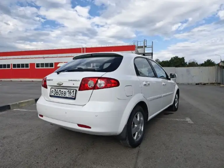 🚗Марка модель: chevrolet lacetti
🗓️Год выпуска: 2008
💵Цена: 700к рублей
🕹️Кпп: механика
🛢️Объём: 1.6 л
⛽Тип двигателя: бензин
🏃🏻‍♂️Пробег: 88 580 км🏙️город: новочеркасск
☎️Телефон: +79508448243
Родной пробег, комплектация sx, зелёная автотека. Без дтп, зимняя резина в комплекте. - фотография - 3