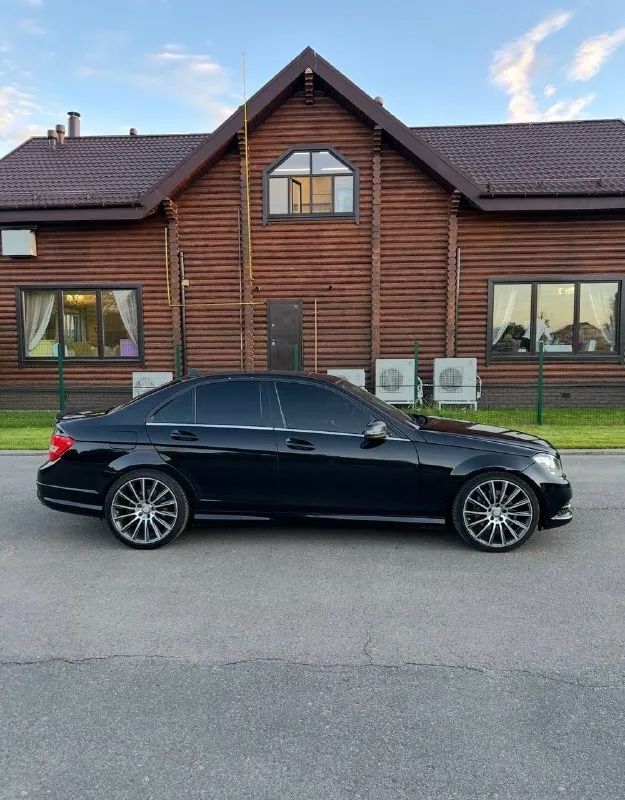 Продам мерседес с класс amg
Двигатель 3.5 автомат
Год 2008. Пробег 235,000 тыс км
Двигатель гильзован работает четко не слышно вообще коробка переключает отлично без нареканий ходовая вся новая стойки пружины в круг только поменял. Тормозная система вся обслужена новая в круг
Кузов в достойном состоянии
Выхлоп amg 6.3.
Amg диски от 222 на резине michelin
Музыка кар плей черный потолок
Салон в шикарном состояние не просижен и не рваный состояние отличное
Цена 1.375,000 торг у капота доброму человеку строго звонки 89807447123
Или тг xxx777001
Могу пригнать доставить в ваш город
Vk. Ru/id567408355 - фотография - 2