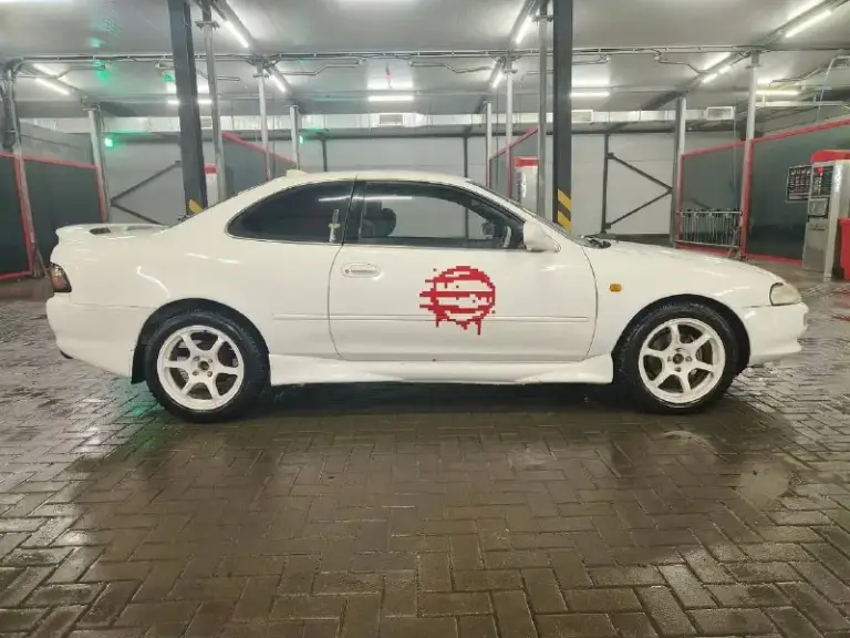 Доброго времени суток!
Продаётся toyota sprinter trueno ae101 1991г.

Машина технически в удволитворительном состоянии, но основную функцию выполняет от и до, езжу каждый день

Из проблем на сегодняшний день - заменить привода, и разобраться почему отваливается овер драйв с переключением передач (передачи втыкаются только вручную, автомат перепрыгивает передачи)

По салону - водительское кресло можно заменить + приварить кронштейн под рейку

По электрике - заменить лампочки в приборной панели и скорее всего стрекозу под замену, либо блок освещения (не работают туманки, беды с включением дальнего света)

Цена 300.000
Торг у капота при виде денег

Если есть вопросы в течении дня по сообщениям могу ответить
Телефон 89054527598 - фотография - 4