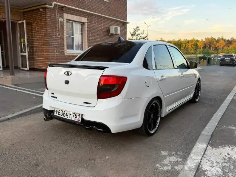 Lada granta sport 118 л. С
2014 Год, 185 000 пробег. Оригинал птс
По технике очень живой и обслуженный авто. Много что менялось, 17 диски lenso на резине с жирным остатком, более длинная главная пара с весты, коробка четкая без хрустов. Мотор очень бодро едет 118 л. С + трасса, прошивка

Задние дисковые тормоза.
Кондиционер, 4-эсп, подогрев сидений, зеркал, 2-airbag, abs, хороший свет led 2 этажа, эл усилитель руля, подсветка салона, ног, дефлекторов. Задний диффузор и спойлеры покрашены в черный глянец, притонирован задний ход. Лобовое свежее без сколов, трещин.

По музыке: шумка, двери, крыша, г/у pioneer процесорный, 2 пары 16-ой эстрады, моноблок, усь alphard, саб 12ха dynamic state

Есть косметика по окрасам, рыжики/сколы убирались, авто выглядит свежо, ровная, не косая, на зазорах, вид имеет!! Стаканы, дно в полном порядке, вся промовилена, авто южный.
Без воздуха пожалуйста!
Торг присутствует!

645 000₽ Торг у капота присутствует!
8-999-696-73-90 Паша - фотография - 2