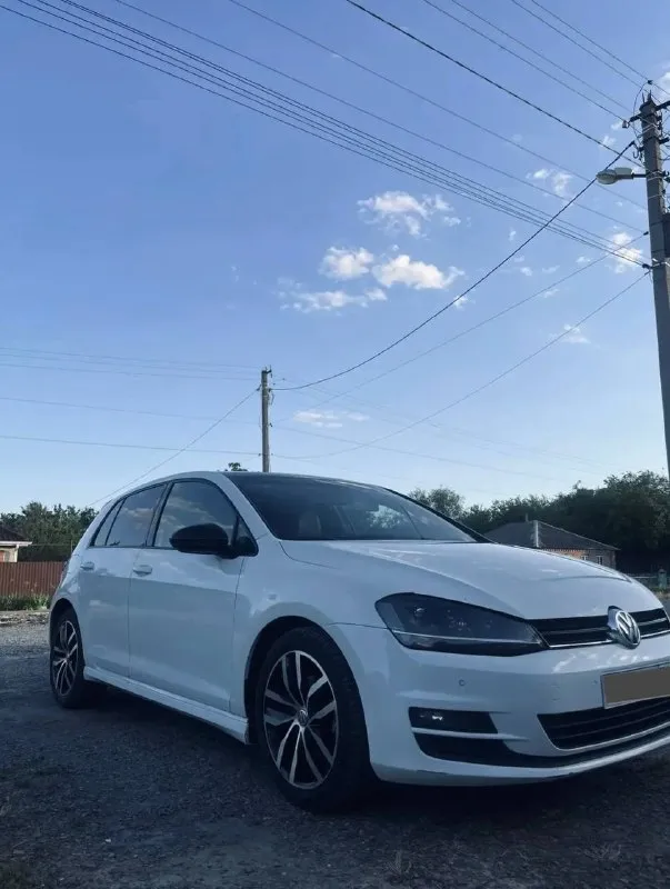 Volkswagen golf 1.8 tsi 2014г. (америкос)
Golf в отличной комплектации.
Цвет: белый. (заводской окрас)
Пробег: 153300 км.
Акпп автомат
1.8 Бензин 125 квт / 170 л. С.
О машине:
Пользовалась девушка в качестве семейной машины на протяжении 2 лет обслуживание каждые 7000км. Оригинальным маслом volkswagen, авто привезено из америки без всяких прошивок и чипов, не масложер, ну путайте с 1.4. Авто выпускалось для рынка в америки, для не понимающих: автомобили для рынка сша чаще оснащаются богаче из-за жесткой конкуренции, привычек местных водителей, проводящих много времени за рулем, и особенностей налогообложения.
Музыка ww premium soundsystem “fender”;
Колеса: r17, зимняя резина счастливчику в подарок.
Обращаться по телефону:
+7 (928) 066-57-41 На нем же макс,
Или же +7 (988) 587-08-33
Просьба звонить по телефону с 8:00 до 20:00, писать в любое время.
Цена: 1850000 - фотография - 1