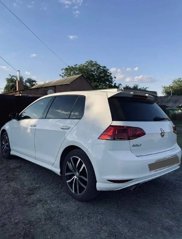 Volkswagen golf 1.8 tsi 2014г. (америкос)
Golf в отличной комплектации.
Цвет: белый. (заводской окрас)
Пробег: 153300 км.
Акпп автомат
1.8 Бензин 125 квт / 170 л. С.
О машине:
Пользовалась девушка в качестве семейной машины на протяжении 2 лет обслуживание каждые 7000км. Оригинальным маслом volkswagen, авто привезено из америки без всяких прошивок и чипов, не масложер, ну путайте с 1.4. Авто выпускалось для рынка в америки, для не понимающих: автомобили для рынка сша чаще оснащаются богаче из-за жесткой конкуренции, привычек местных водителей, проводящих много времени за рулем, и особенностей налогообложения.
Музыка ww premium soundsystem “fender”;
Колеса: r17, зимняя резина счастливчику в подарок.
Обращаться по телефону:
+7 (928) 066-57-41 На нем же макс,
Или же +7 (988) 587-08-33
Просьба звонить по телефону с 8:00 до 20:00, писать в любое время.
Цена: 1850000 - фотография - 2