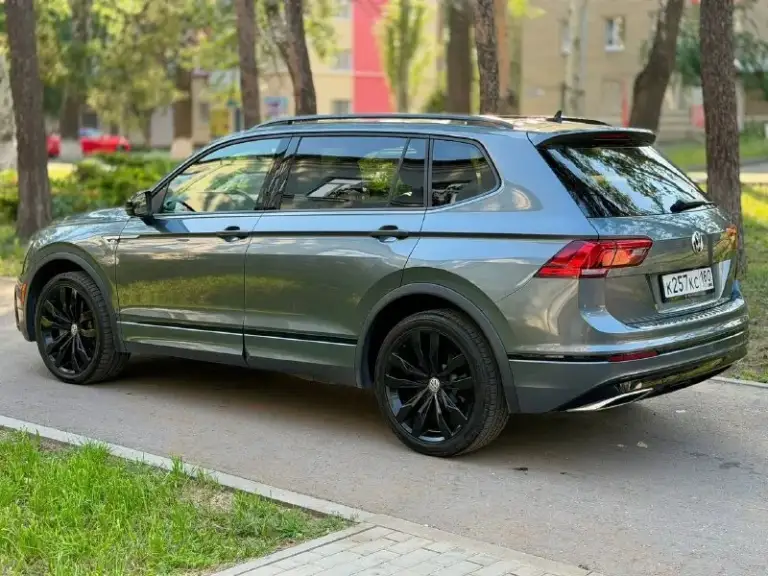 ✅ Volkswagen tiguan r-line
✅ 2021/05 Год выпуска
✅ Мотор 2.0 turbo (187 л. С. )
✅ Акпп 8-ст. Aisin
✅ Пробег 67.000 км
✅ 1 Собственник (птс)

Автомобиль в идеальнейшем состоянии. Был привезен в феврале 2025 года, напрямую из сша (аукцион) с минимальными повреждениями. Безопасность полностью целая. Не одна подушка не стреляла!
Кузов отполирован и покрыт керамикой. Салон и кузов в идеальном состоянии! Автомобиль полностью обслужен.
Мотор и коробка работают без нареканий.
Установлен дорогой свет в два этажа.

Цена: 3.199🍋 торг у капота!
Возможна продажа в кредит ✅

Просьба воздуханам и перекупам не звонить!

Осмотр: г. Донецк- харцызск
+79495312545 Telegram, max - фотография - 3