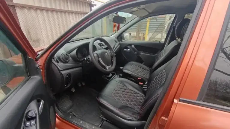 Lada kalina 1.6 мт / 2013 г. / оранжевый металлик

Продаю lada kalina ii поколения (2013 г. В. ) – надёжный и неприхотливый автомобиль. Машина в хорошем рабочем состоянии, готова к ежедневным поездкам.

Ключевые преимущества:

· Оригинальный птс – всё чисто, 3 владельца в истории.
· Ходовая и кузов – без скрытых дефектов, геометрия в порядке, незначительные следы коррозии.
· Проверенный мотор – 1.6 л (87 л. С. ) + механическая кпп – простой, ресурсный агрегат, доступный в ремонте.
· Готов к зиме – в комплекте отдельный комплект зимней резины, плюс на машине стоят литьё r14.

Оснащение:

· Салон тканевый, чистый, без повреждений
· Фронтальные подушки безопасности
· Электростеклоподъёмники (передние)
· Бортовой компьютер
· Центральный замок
· Аудиосистема с 2 динамика

Цена: 360 000 ₽ (торг уместен после осмотра).
Обмен не интересует.

📞 Звоните или пишите в мессенджеры по номеру телефона 89281632761– покажем машину, расскажем по обслуживанию, дадим прокатиться. Документы готовы к переоформлению. - фотография - 3