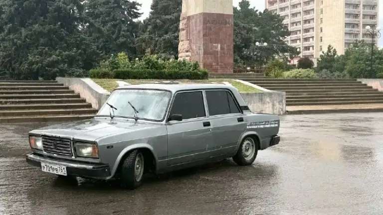 Ваз 2107, 2010 года.
Кпп после капиталки, ходовая перебрана, салон в нормальном состояние, музыка 2 усилка, саб и 4 колонки.
Черный потолок, линзы.
180 Тыс, торг. Осмотр ростовская область, город азов.
89398508561 - фотография - 3