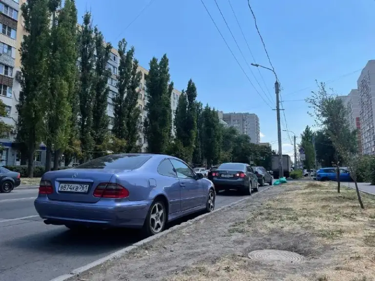 Mercedes-benz clk320 w208
Собственник, владею 2.5 года
Машина на бодром ходу.
Много что поменял за время владения, в основном расходники, из недавнего: т/о коробки и двигателя (масла фильтра прокладки) моторное масло mobil 5w40, муфта кардана, катушки зажигания, термостат, полная переборка генератора, поменял стартер.
Приобретал с целью сделать для себя как машина выходного дня, не редко ездил на повседневной основе, не подводила, все было чётко. Продаю пока есть необходимость средств.
Есть еще новые запчасти, которые не успел заменить: новый радиатор кондиционера, осушитель, компрессор кондиционера.
Всё запчасти что на него имею отдам в придачу
Из минусов :
Маркий светлый салон не в идеале, есть недочеты
На днях стал садиться аккумулятор, проблему решаю
По кузову не критично, но не без этого, есть мелкие моменты, время берет своё.
Отдам еще два аккумулятора 100а и 60а.
Отдам за 450,000₽
В цену учел все недостатки
Торгуюсь с реально заинтересованными людьми в живую.
89381515299 - фотография - 3