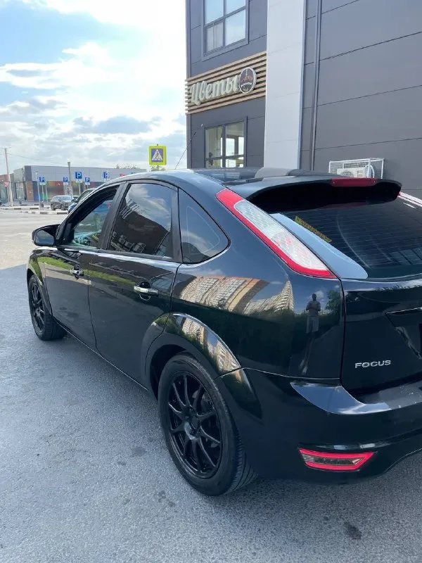 Продаю ford focus 2 рестайлинг
Механика - 1.8
Я 3 владелец
Опции:
-Датчик дождя
-Датчик света
-Обогрев заднего стекла
-2-Х зонный климат(обслужен)
-4 Стекло подъемника с доводчиками
-Зеркало заднего вида с затемнением
-Передние сидения с боковой поддержкой
-На заднем ряду есть заводской подлокотник
-Установлены bi-led туманки с ближним и дальним светом
-Заменены все лампочки в фарах и салоне
-В задний бампер установлены диодные стопы
-Заменены динамики
-Поставлены диски r17 215/50
-Зашумлены двери, потолок
-Установлены чехлы на сидения с алькантарой
Установлен антихром, и установлены решётки соты в переднем бампере и т. Д.
Сервисная фордовска книжка имеется

___Сделал много-долго перечислять ❗️
___Что менял могу рассказать
___Показать фото

Из косяков
На заднем бампере слезает краска
На лобовом пошла трещина, прилетел камешек

Всё менял во время
Масло каждые 4-5 тысяч
В коробке менял в ноябре
Автотеку могу скинуть
Цена 660 000
Торг присутствует
Звоните, пишите
Денис альбертович
8 (960) 444 52-54 - фотография - 2