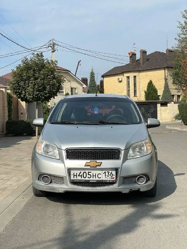Chevrolet aveo 1.4 mt 2010 год / пробег 182.500
Г. Ростов-на-дону
Цена: 385.000₽ (торг)
Номер: +79897136521

Продам авешку хэтчбэк в хорошем состоянии, на полном ходу, без вложений, живая машинка. Мотор 1.4 ecotec 16 клапанов, работает ровно, не троит и не дымит, расход масла отсутствует. 3000 км назад была замена масла и ремня грм.

Коробка работает исправно, все передачи включаются, была на днях замена оригинального комплекта сцепления sachs. По ходовке все нормально, единственное, что постукивает передняя правая стойка стаба. Ручник держит.

По кузову негнилая, дно/пороги все максимально целое и живое. Присутствуют некоторые сколы, окрасы, ничего критичного. Все стекла в круг заводские, серьезных дтп не было, вся силовая часть целая. Пробег как в объявлении, с автотекой сходится. По документам полный порядок, без запретов и т. Д. На учет встанет без проблем. По комлектации: кондиционер, передние стеклоподъемники, электрорегулировка зеркал, салон тканевый, чистый и аккуратный, сиденья без дыр. - фотография - 2