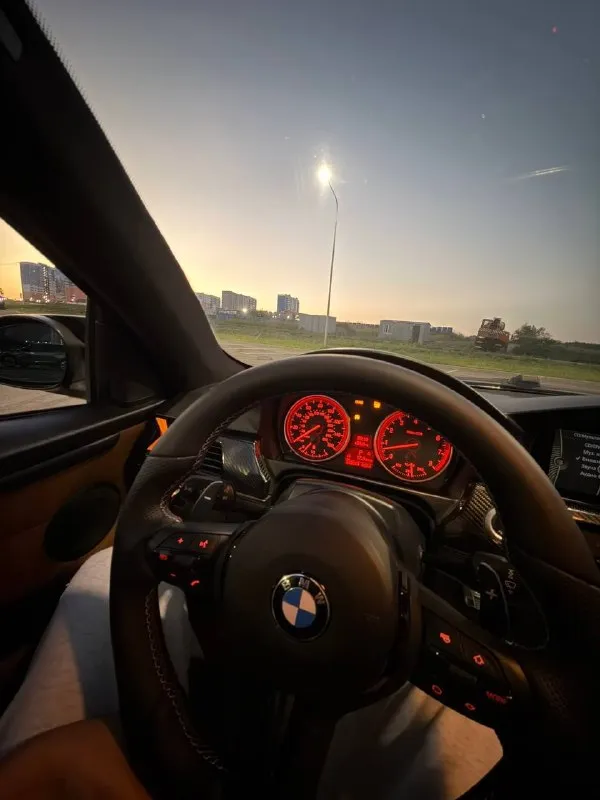 Bmw 3 series e92 cope 2007г 328i
234Л/с, установлено итальянское гбо, работает без нареканий ) любые проверки
Кузов обклеен в матовую пленку, цвет вписан, учет законный, помогу с переоформлением на себя. Делала через знакомых. За все время я второй владелец. Купила у близкого человека. Машина вложений не требует абсолютно никаких, есть все чеки, заказ наряды, что все обслуживалось вовремя. Каждый год проходит то.
Мотор откапитален, коробка тоже, редуктор поставлен контрактный, привода заменены, ходовая на 5+ обслужена полностью. Все заказ наряды есть.
Ошибок никаких нет. Газ стоит пропан, самый безопасный. Вложено по технику и по кузову очень много денег) в дтп машина ни разу не была, под пленкой черный цвет. Облейка обошлась в 300 тысяч.
Диски хаманы, оригинальные, кто понимает, знает их цену) мотор не троит не дымит, любые проверки. Можем вместе поехать в любой сервис, послушать мнение экспертов) вобщем машина в идеальном состоянии. Сел поехал.
Цена 1.200.000 торг обоснованный приветствуется 89010994995 - фотография - 2