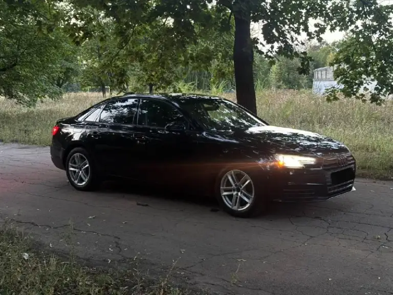 В продаже audi a4 (2018
Года)
‼️Возможна продажа в кредит‼️или обмен в обе стороны

✅ В хорошей комплектации
( Люк, тёмным потолком, лепестки, led приборка, многозонный климат, активный круиз, start-stop, , камера заднего вида, памяти сидений, без ключевой доступ всех дверей, парктроники и 3 зонный климат контроль, подсветка ручек много всего

✅Родной пробег 160 тысяча километров
✅Автомобиль в броне пленке
✅Мотор 2.0(190л. С)
✅Самая надежная коробка
✅Машина
Эксплуатировалась по трассе
✅По технике без вопросов. Двигатель работает ровно, коробка переключает мягко, ошибок нет.
Личный авто. Вложений не тpебует.
Полное tо в августе 2026г.
✅Готов к любым проверкам
✅В салоне как новый автомобиль
✅Полный сток никакого тюнинга и колхоза. Автомобиль выходного дня и редкой эксплуатации, никаких гонок.
✅ Много ассистентов и дополнительных опций, саrрlаy и аndrоidаutо,

Цена 1.795.000 торг на месте
Рассматриваю обмен в обе стороны

Номер телефона +7 949 382 2120( есть
Telegram) - фотография - 1
