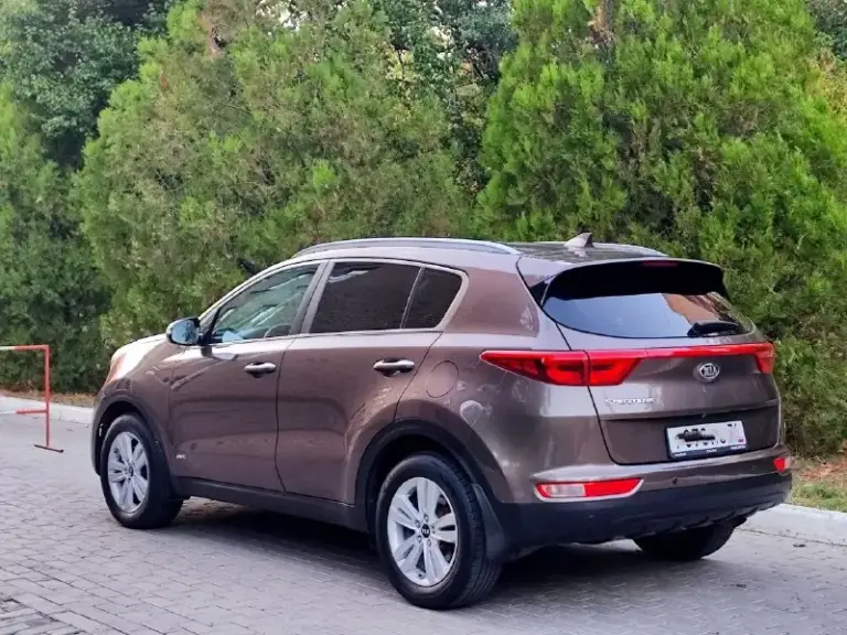 Kia sportage 2.0 2017 г. В. Полный привод.
Птс оригинал. Полный пакет документов для оформления в мрэо.
Двигатель 2.0 с родным пробегом 166.000 км. Работает тихо, масло не потребляет, задирами не страдает. Техническая часть авто без нареканий. Автоматическая коробка передач работает как положено. Ходовая часть отрабатывает на все 100. Все элементы кузова заводские в родном окрасе. Недостатков нет. Салон чистый, комфортный, аккуратный. Есть все для комфорта водителя и пассажиров. Складывание, обогрев, электрорегулировка зеркал, полный мультируль, штатная цветная мультимедиа, двузонный климат контроль, круиз контроль, обогрев всех сидений, обогрев руля, камера, sport, comfort режимы управления, помощь при спуске, парктроник, датчик дождя, датчик света, дневные ходовые огни и bi led оптика. Цена 1.680 руб. Хороший торг. Обмен на авто дешевле. Донецк. Возможна продажа в кредит без первоначального взноса по двум документам. +79496723871; +79281662989(макс). - фотография - 3