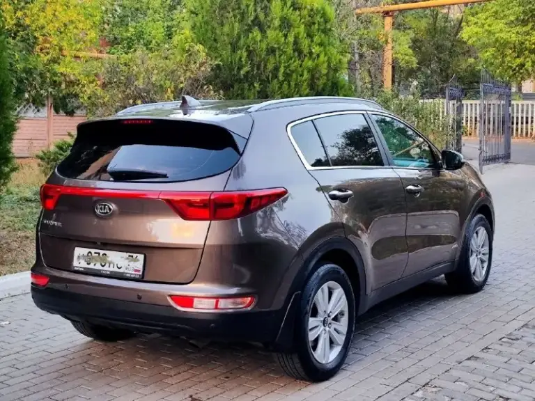 Kia sportage 2.0 2017 г. В. Полный привод.
Птс оригинал. Полный пакет документов для оформления в мрэо.
Двигатель 2.0 с родным пробегом 166.000 км. Работает тихо, масло не потребляет, задирами не страдает. Техническая часть авто без нареканий. Автоматическая коробка передач работает как положено. Ходовая часть отрабатывает на все 100. Все элементы кузова заводские в родном окрасе. Недостатков нет. Салон чистый, комфортный, аккуратный. Есть все для комфорта водителя и пассажиров. Складывание, обогрев, электрорегулировка зеркал, полный мультируль, штатная цветная мультимедиа, двузонный климат контроль, круиз контроль, обогрев всех сидений, обогрев руля, камера, sport, comfort режимы управления, помощь при спуске, парктроник, датчик дождя, датчик света, дневные ходовые огни и bi led оптика. Цена 1.680 руб. Хороший торг. Обмен на авто дешевле. Донецк. Возможна продажа в кредит без первоначального взноса по двум документам. +79496723871; +79281662989(макс). - фотография - 4