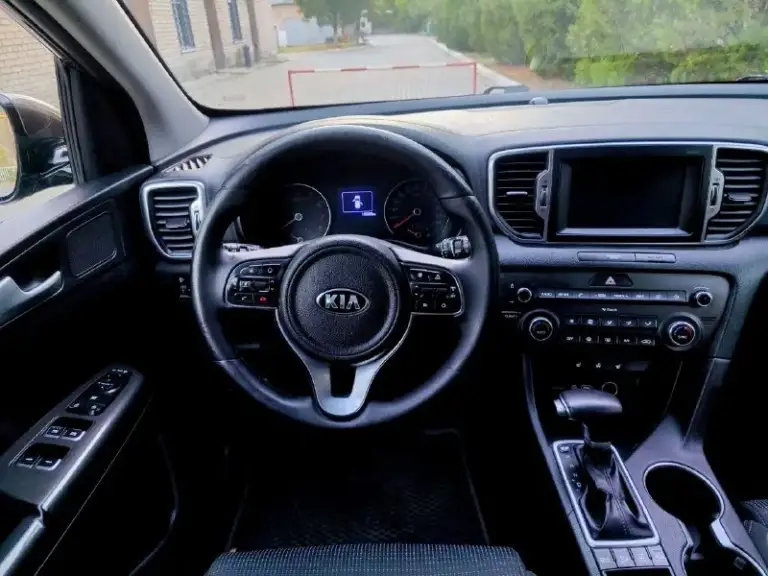 Kia sportage 2.0 2017 г. В. Полный привод.
Птс оригинал. Полный пакет документов для оформления в мрэо.
Двигатель 2.0 с родным пробегом 166.000 км. Работает тихо, масло не потребляет, задирами не страдает. Техническая часть авто без нареканий. Автоматическая коробка передач работает как положено. Ходовая часть отрабатывает на все 100. Все элементы кузова заводские в родном окрасе. Недостатков нет. Салон чистый, комфортный, аккуратный. Есть все для комфорта водителя и пассажиров. Складывание, обогрев, электрорегулировка зеркал, полный мультируль, штатная цветная мультимедиа, двузонный климат контроль, круиз контроль, обогрев всех сидений, обогрев руля, камера, sport, comfort режимы управления, помощь при спуске, парктроник, датчик дождя, датчик света, дневные ходовые огни и bi led оптика. Цена 1.680 руб. Хороший торг. Обмен на авто дешевле. Донецк. Возможна продажа в кредит без первоначального взноса по двум документам. +79496723871; +79281662989(макс). - фотография - 5
