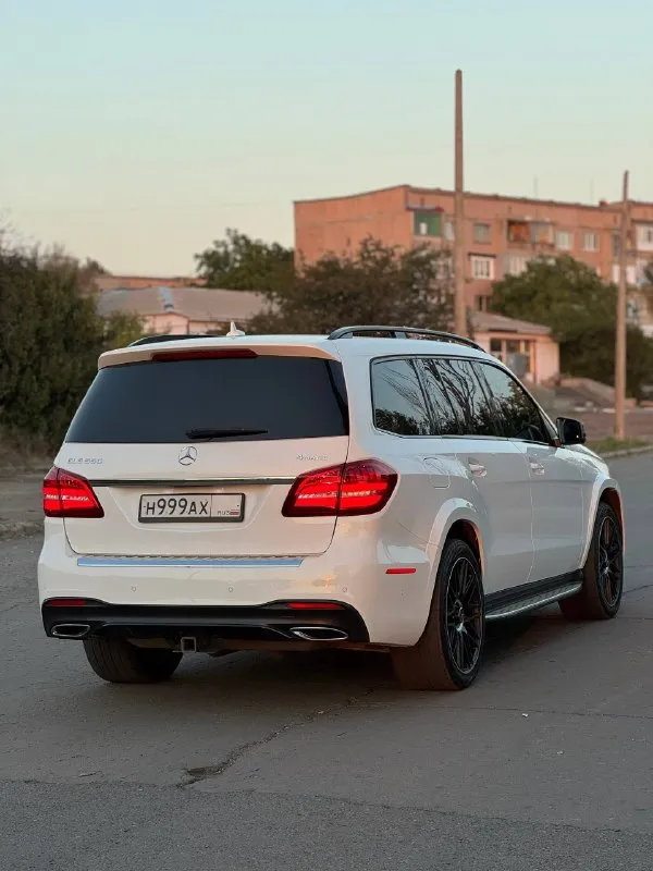 Мв gls 550 4 маtiс. 4.7 бензин
Пробег реальный 101.000км, своевременное обслуживание. Пройдены все то. Есть заказнаряды на все работы,
Комплектация максимальная: амg пакет, камеры 360, панорама, люк, доводчики всех дверей, круиз контроль, отслеживание разметки, мониторинг слепых зон, система автопарковки автомобиля, система автоторможения в экстренной ситуации, обогрев руля, вентиляция передних и подогрев всех сидений, премиальная акустическая система наrmаn каrdоn, штатная система аррlе саrрlаy со всеми функциями для iрhоnе, сенсорная панель для управления мультимедийной системой, спортивное оригинальное литье амg r21,электропривод багажника, память расположения сидений первого ряда, бесключевой доступ, 4 режима движения автомобиля, пневма 3 положения, система контроля давления в шинах, система контроля усталости водителя, приветственная экстерьерная и интерьерная подсветка автомобиля, раздельный климат контроль для пассажиров заднего ряда и многое другое.
Я собственник!
Цена 4.690.000
+79591996055 - фотография - 3
